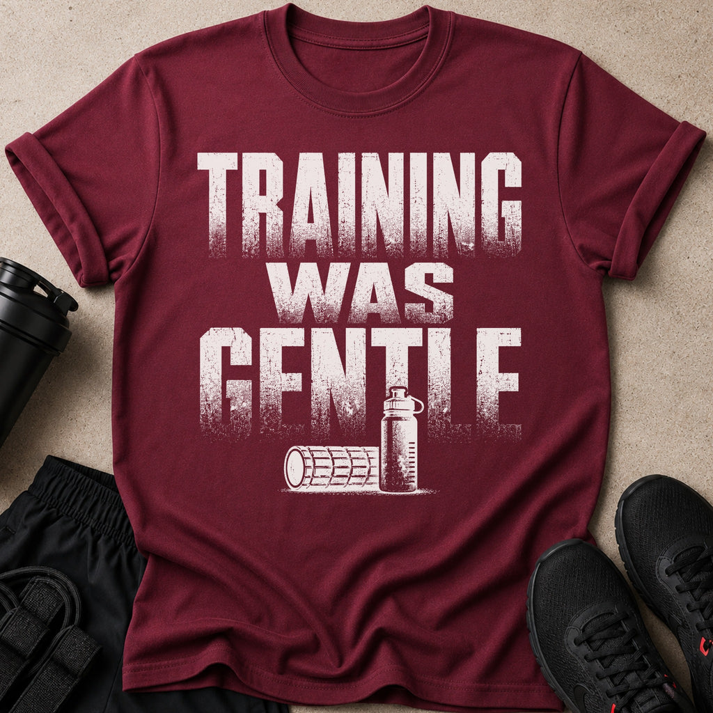 Maroon t-shirt with "TRAINING WAS GENTE" text, workout bottle, and foam roller.